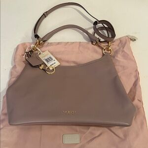 RADLEY LONDON NWT Handbag. Beige crossbody or hand bag. Elegant bag soft leather